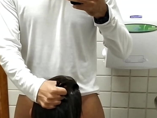 Moleque me mamou no banheiro Público - Conteúdo Exclusivo tube video garotolucas porn video .br