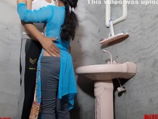 Indian Beautiful Girlfriend Fucking In Washroom