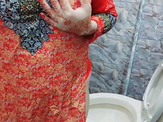 Desi Elegant Mom Act crazy Pussy And Armpits On Eid And Pissing In Bathroom