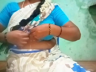 Tamil aunty priyanka pussy show in shire home