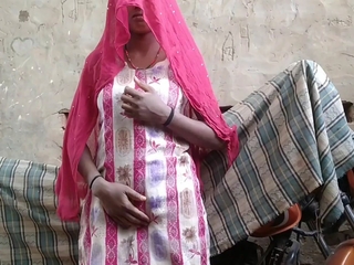 The sister-in-law who was cooky was fucked a lot by opening her salwar