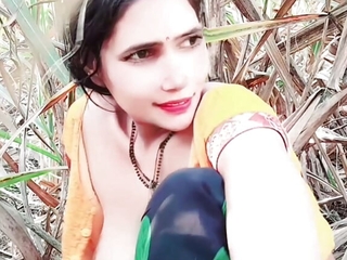 Down in the mouth Bhabhi gets hot be expeditious for sex in sugarcane size
