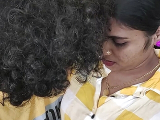 Vaishnavy shirt publicly and red bra show fling with Sharun Raj, Mallu team of two dress publicly romance, Hot boobs kissing fling