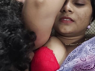 Saree and bra umbilicus lick romance, Hot mallu couple umbilicus romance, Couple saree romance and hot umbilicus lick and kiss