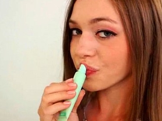 Oversexed Girl (aurielee summers) Play Insusceptible to Camera With Crazy Personal property video-07